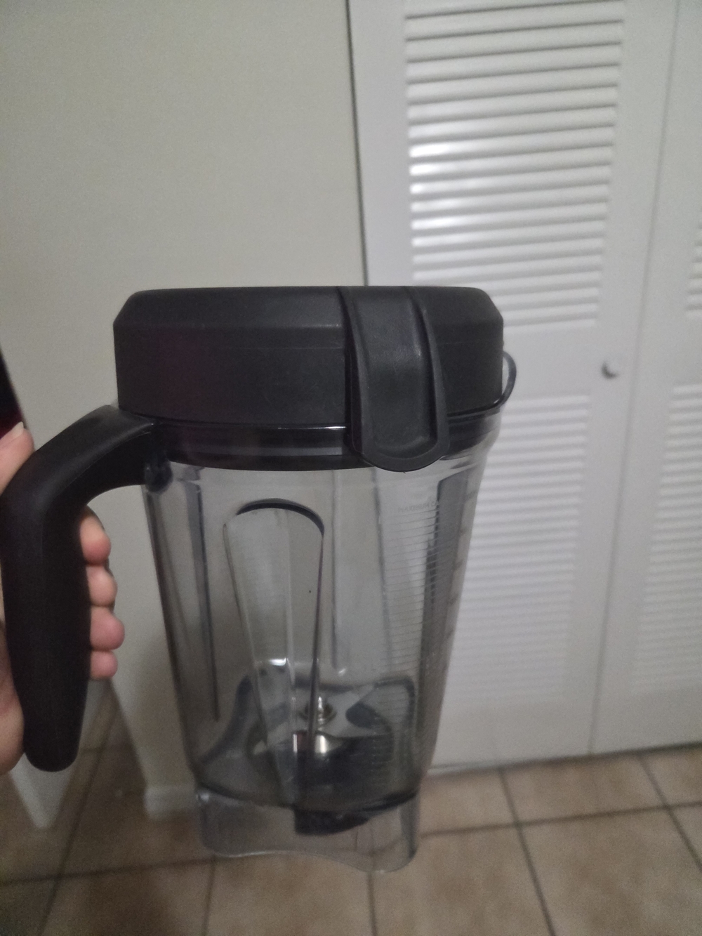 Vitamin container 64oz low-profile used